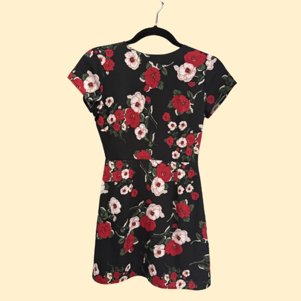 About Us Black Red Floral Mini Dress XS Open Back Cap Sleeve Holiday Party
